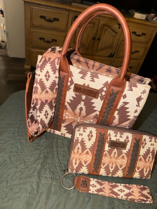 Wrangler Handbags - Wrangler Aztec Tote with Matching Wallet in Tan and Brown